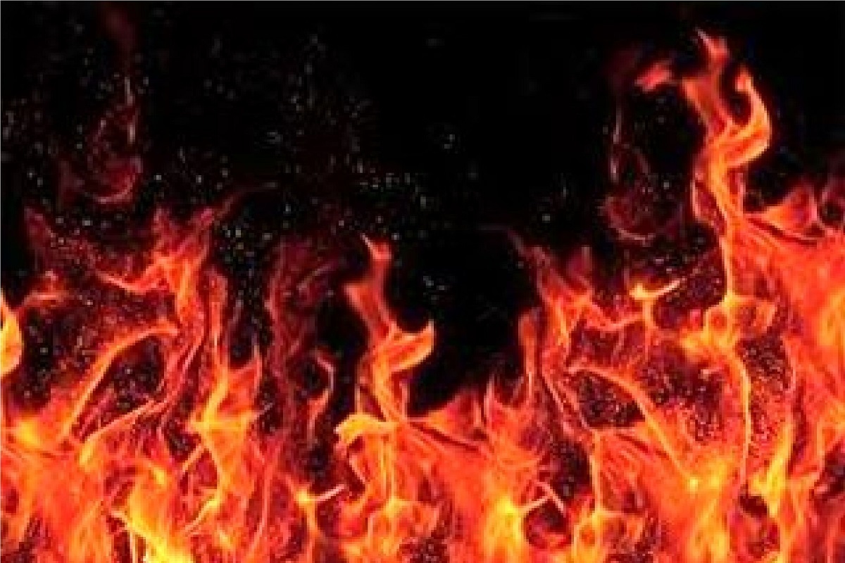 آتش‌سوزی گسترده در بازارچه جنت‌آبادِ تهران+ فیلم