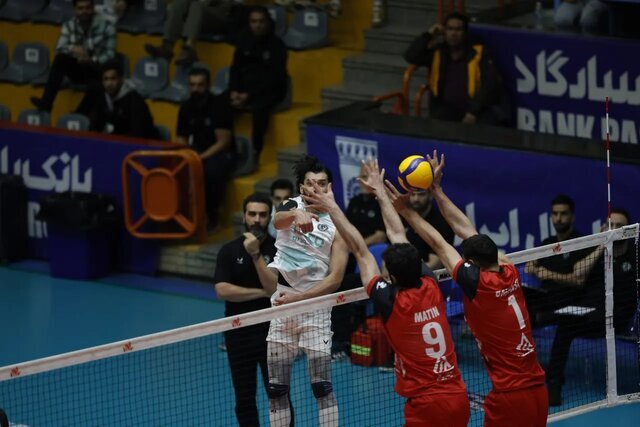 هفته ۱۴ لیگ والیبال؛ مدعیان با برد از زمین خارج شدند