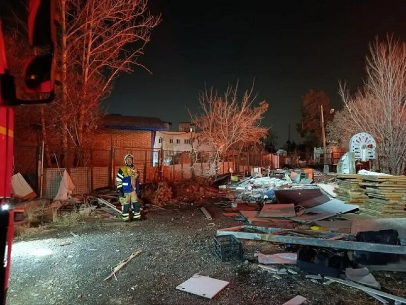 هیچ آسیبی به کسی نرسید؛ آتش‌سوزی کارگاه چوب‌بری پادگان سماجا کنترل شد