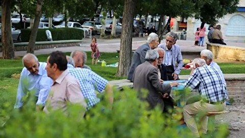 بازنشستگان چشم‌انتظار عیدی ۱۰ میلیون تومانی