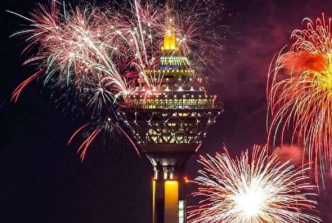 جشن ۲۲ بهمن با نورافشانی باشکوه برج میلاد؛ شهروندان نگران صداها نباشند