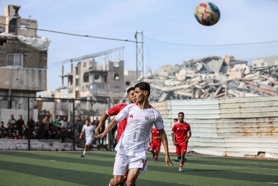 مسابقه فوتبال پنج نفره بین باشگاه ورزشی غزه و باشگاه ورزشی بیت حانون در ورزشگاه فلسطین + عکس