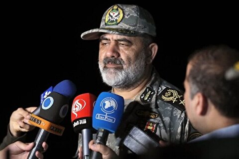 دریادار ایرانی: حضور ناوگان فرامنطقه‌ای در غرب‌آسیا غیرموجه است/ مردم ایران با قدرت بیشتری با آنها مقابله خواهند کرد