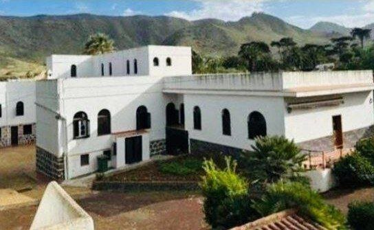 ستاره بارسلونا کلیسا خرید! + عکس ستاره بارسلونا کلیسا خرید! + عکس