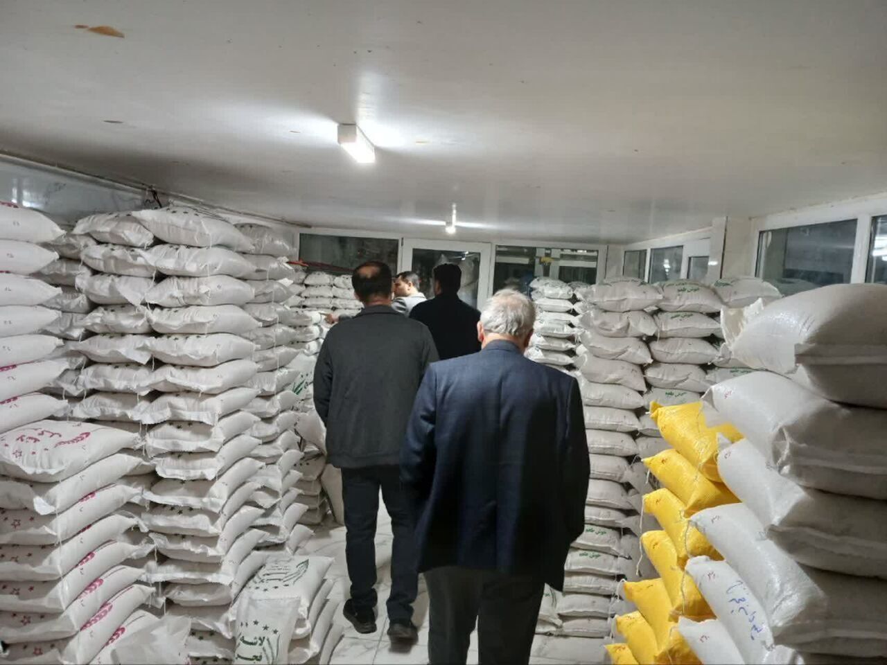 لزوم مقابله با محتکران برای تنظیم بازار لزوم مقابله با محتکران برای تنظیم بازار