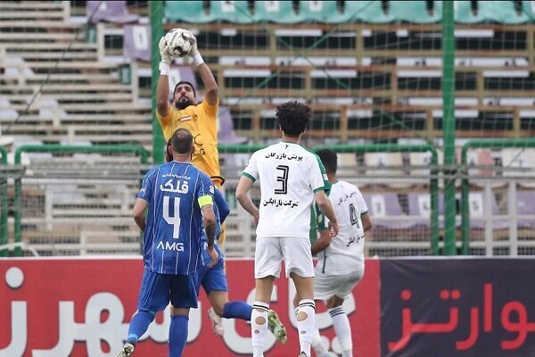 فرعباسی، دروازه‌بان کلین‌شیت‌ساز استقلال؛ یک گام تا عنوان بهترین فصل