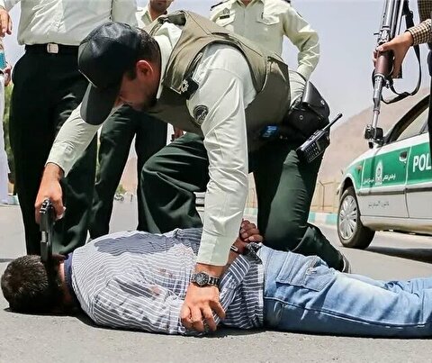 حمله خودروی حامل اتباع غیرمجاز به پلیس / یک نفر جان باخت