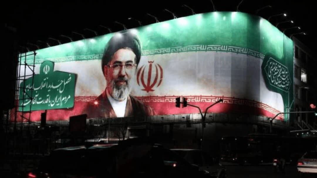 عکس / دیوارنگاره جدید خیابان ولیعصر با طرحی از رهبر سوم انقلاب