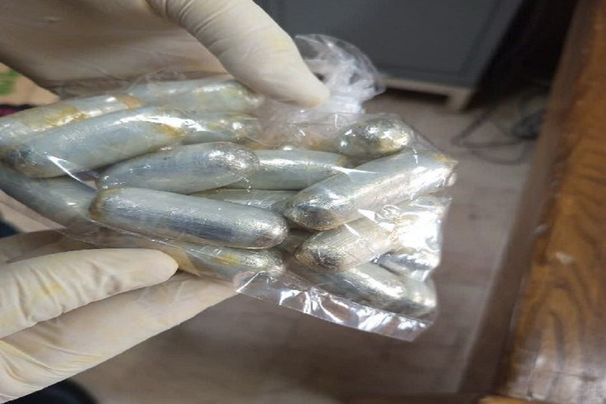 ۱بلع ۷۷ بسته مرگ؛ شوک جدید در فرودگاه امام/ کوکائین چگونه لو رفت؟