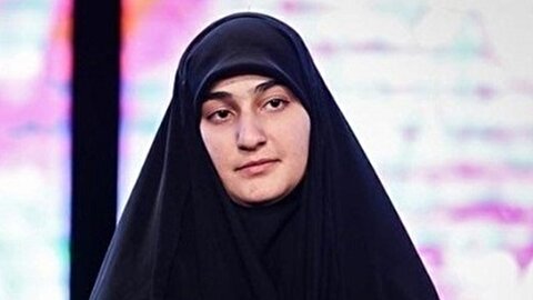 تقدیر ویژه زینب سلیمانی از چهره سال هنر انقلاب + عکس