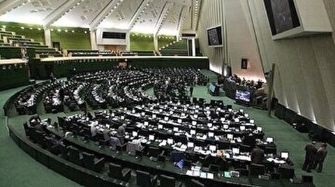 نماینده مجلس: بانک مرکزی اشتباه می‌ کند سکه ضرب می‌ کند
