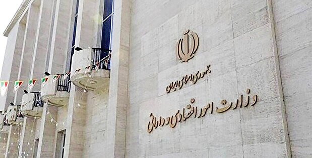 معاون پارلمانی رئیس‌جمهور: تا یکشنبۀ آینده وزیر پیشنهادی اقتصاد به مجلس معرفی می‌شود + فیلم