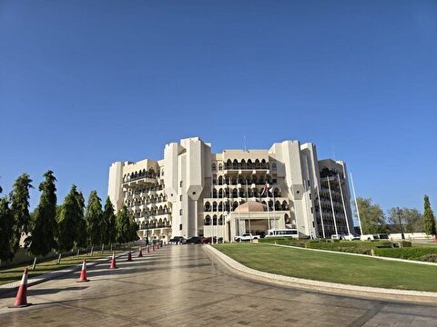 عراقچی راهی عمان شد/ تأکید بر غیرقابل مذاکره بودن دستاوردهای هسته‌ای