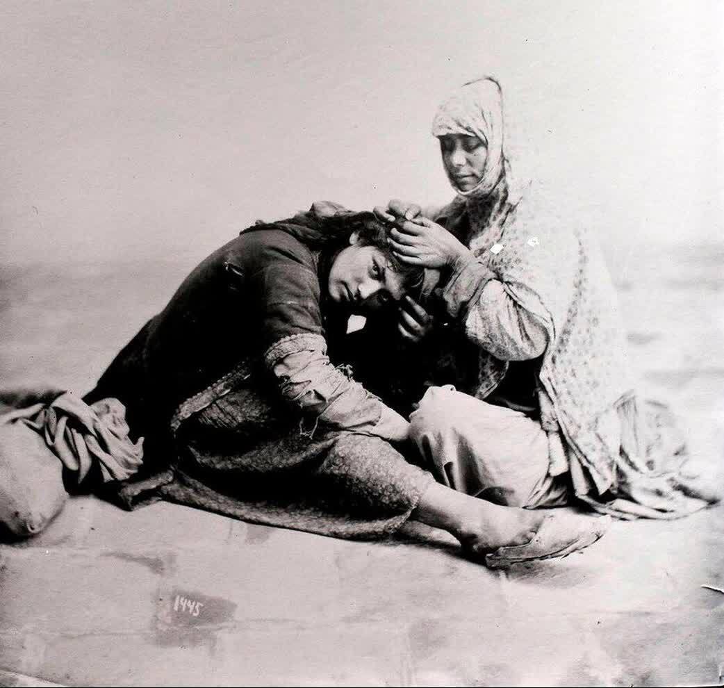 عکس / تصویری نادر از زن شپش‌گیر قاجاری؛ بازتابی از باور‌های بهداشتی و اجتماعی آن دوران