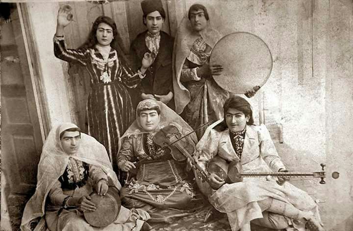 عکس / ‏زنان مطرب دوران قاجار