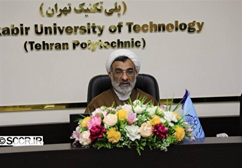 دبیر شورای عالی انقلاب فرهنگی: به زنان تا ۵۰ سالگی اجازه هیأت علمی شدن بدهید!
