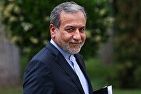 استقبال رسمی مقامات لبنانی از عراقچی در فرودگاه بین‌المللی رفیق حریری + فیلم