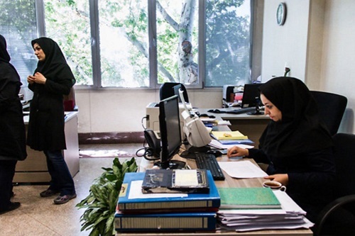 پایان حقوق ثابت برای کارمندان کم‌کار؟/ طرح جدید دولت کلید خورد