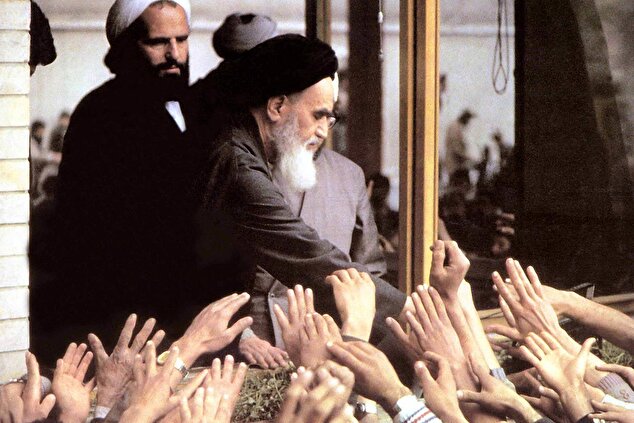 امام خمینی (ره)، احیاگر شرافت و غرور ایرانیان