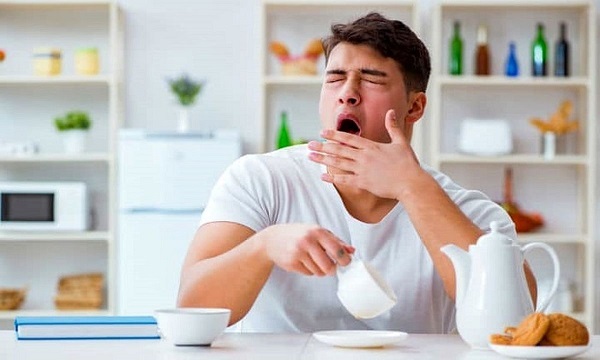 راهنمای نهایی مبارزه با خواب‌آلودگی/ ۱۵ روش علمی بدون نیاز به کافئین