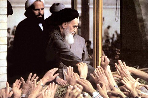 امام خمینی (ره)، احیاگر شرافت و غرور ایرانیان