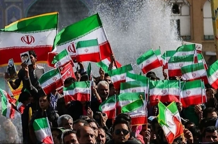 «وحدت حول پرچم»، پیام قاطع ایرانیان به جهان