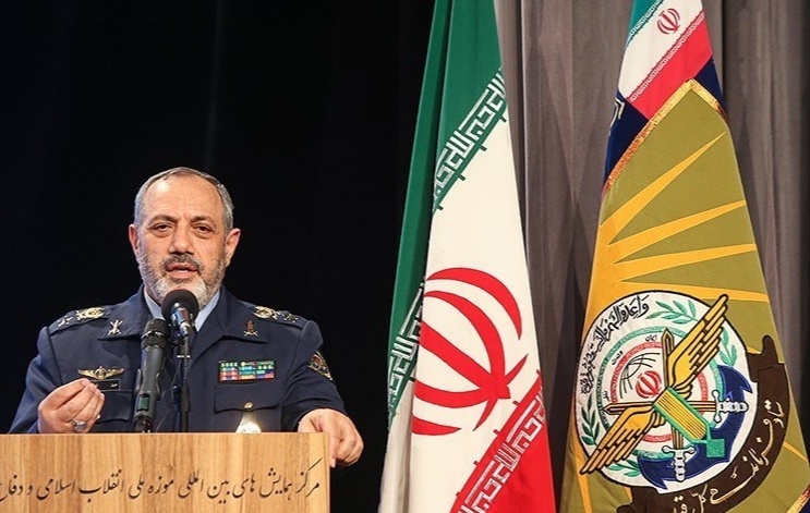 وزیر دفاع: ایران در ساخت انواع شناور سطحی و زیرسطحی خودکفا شد
