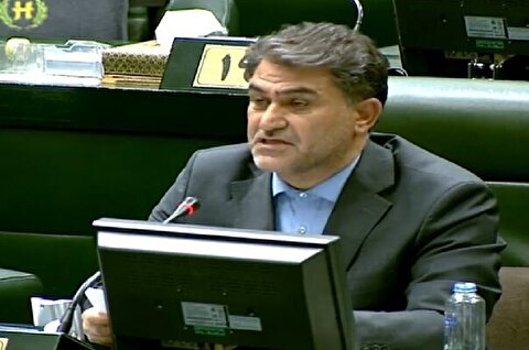 نماینده خوی: تعداد زیادی از کامیون‌ها در معرض مصادره دولت ترکیه هستند