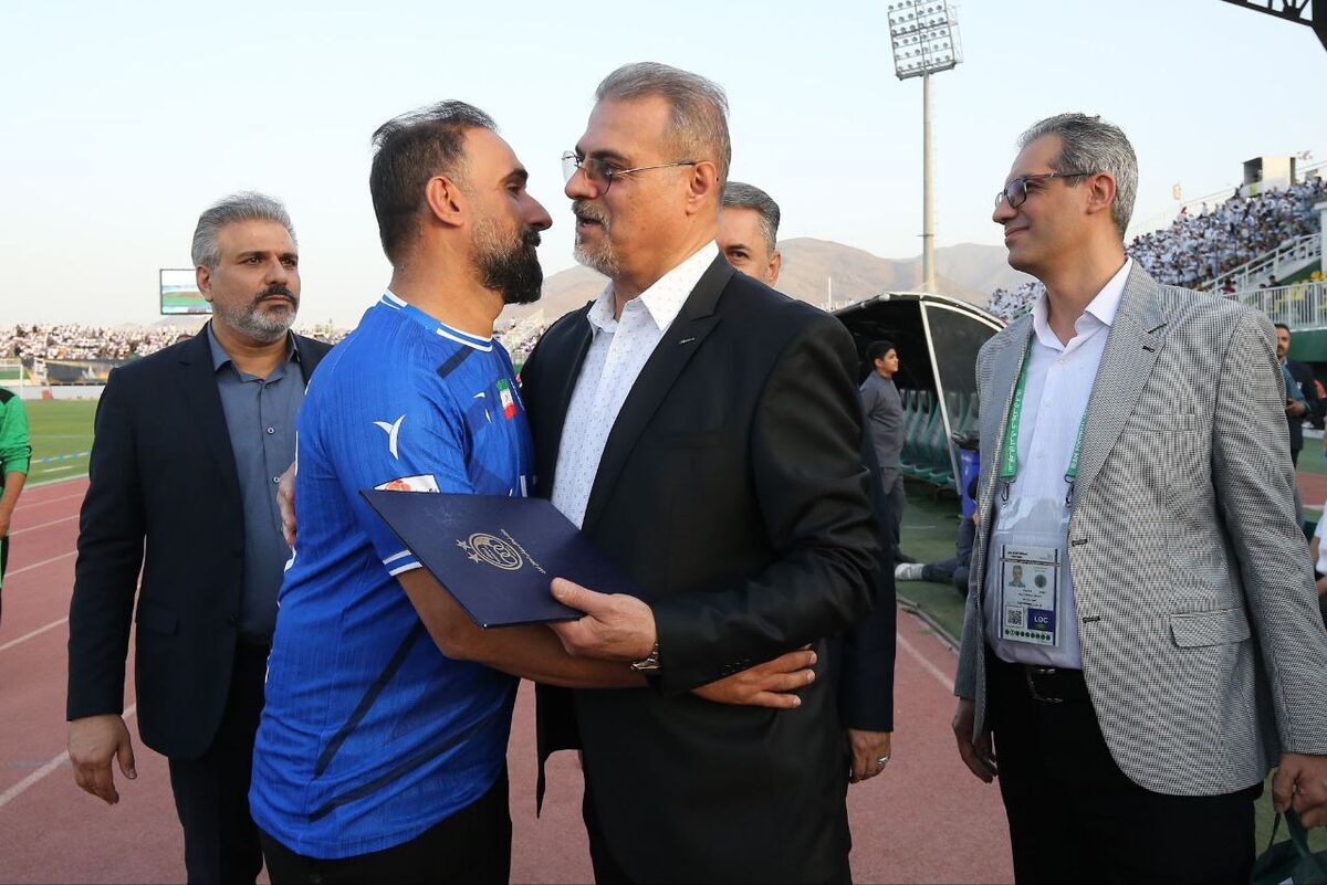 هوادار مصدوم استقلال تقدیر شد