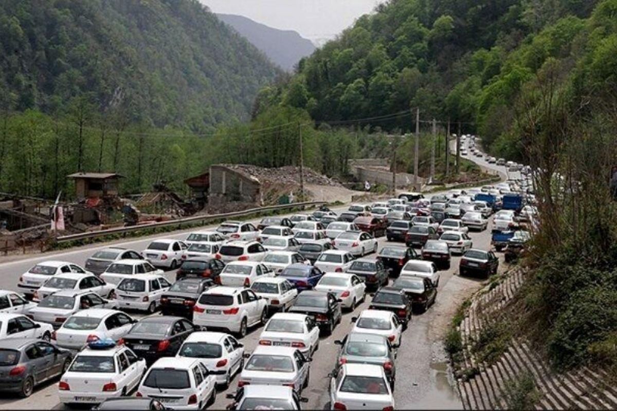 ترافیک سنگین در جاده‌های شمالی کشور/ محور چالوس قفل شد