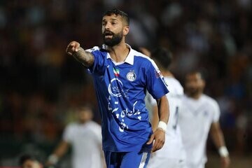 مدافع استقلال ماندنی است!