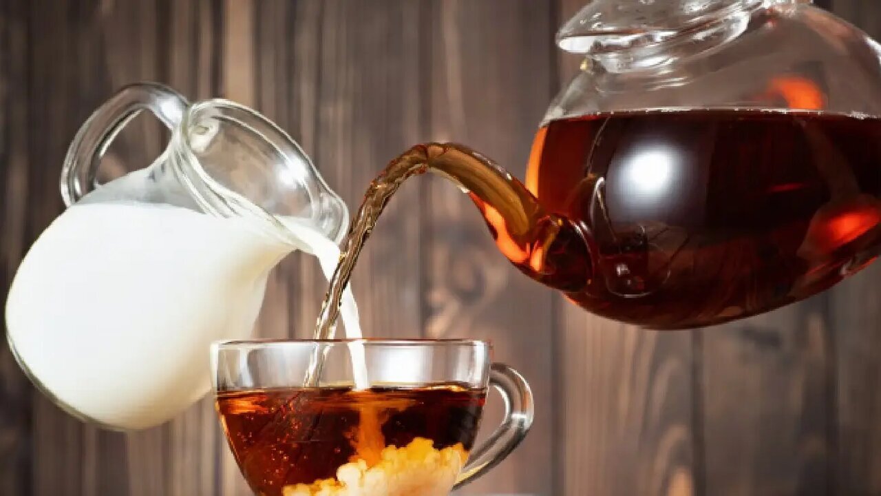 راز یک فنجان چای بی‌نقص/ شیر را قبل از آب اضافه نکنید!