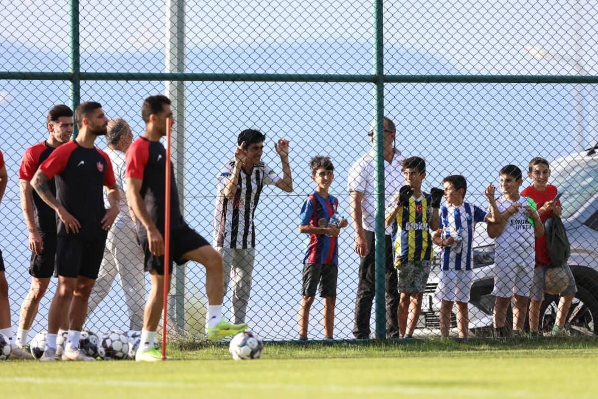 تمرین پرفشار پرسپولیس با برنامه ۱۰۰ دقیقه‌ای وحید هاشمیان