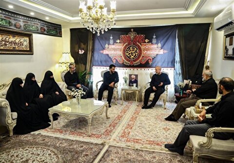 حضور قالیباف در منزل شهید محمدمهدی طهرانچی