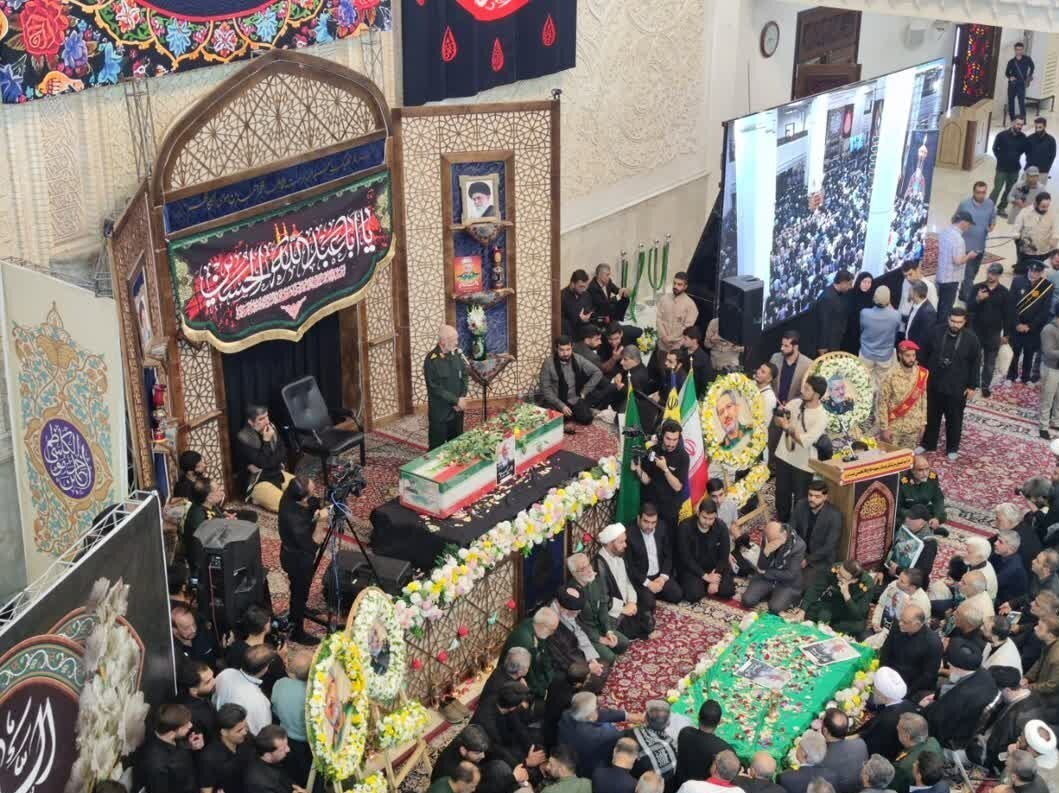اقامه نماز و تشییع پیکر سرلشکر شهید غیب‌پرور در حرم شاهچراغ (ع) + عکس
