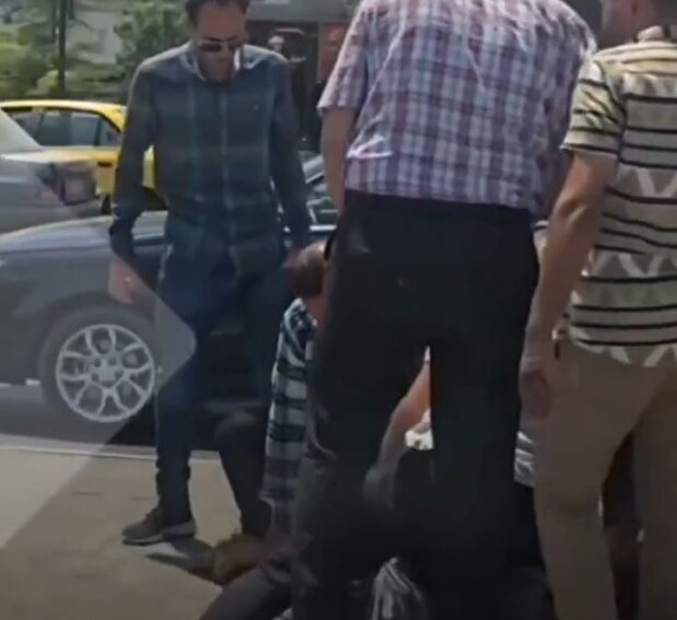 ویدیو/ واکنش سریع مردم به سرقت موبایل در مشهد؛ پایان فرار در چهارراه طالقانی