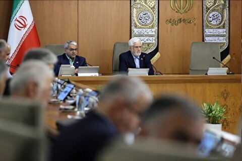 عارف: برخورد جدی با گرانفروشی ادامه دارد/ دستگاه‌ها باید شفاف با مردم گفتگو کنند