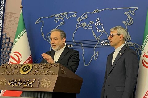 وزیر خارجه: خبرنگاران ایرانی در خط مقدم مقاومت ایستادند
