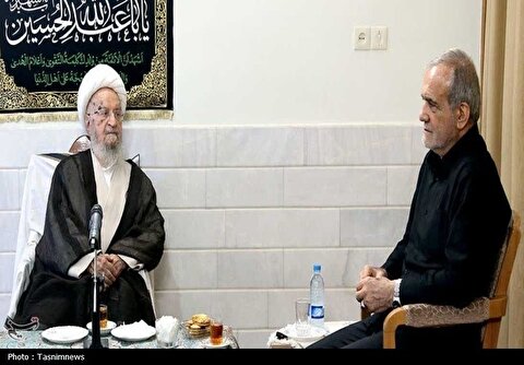 آیت‌الله مکارم‌شیرازی: جنگ روانی دشمنان اتحاد مردم ایران را تقویت کرد