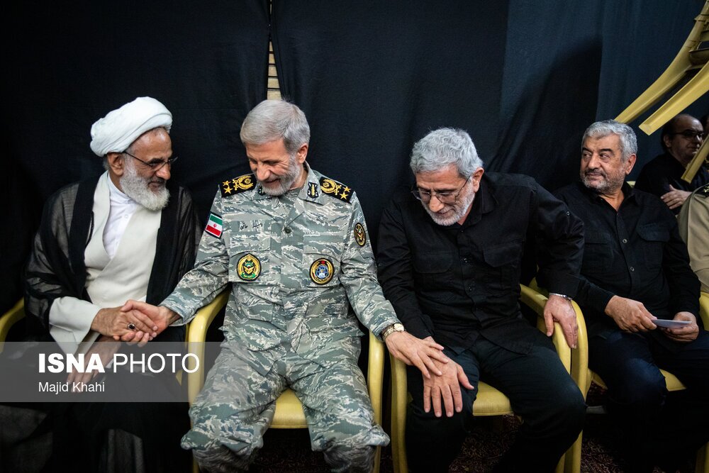 حضور فرماندهان ارشد نظامی در مراسم چهلم شهید باقری + عکس