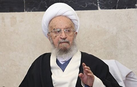 آیت‌الله مکارم شیرازی: تأثیر تبلیغات از سلاح بیشتر است