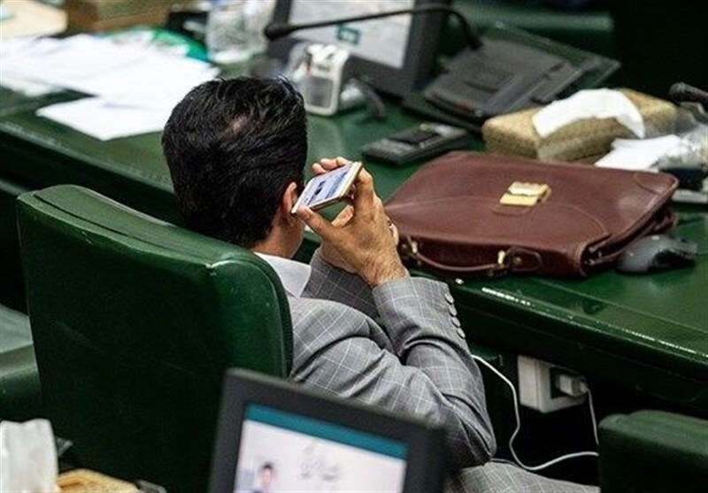 ممنوعیت استفاده نمایندگان از تلفن همراه در صحن مجلس 