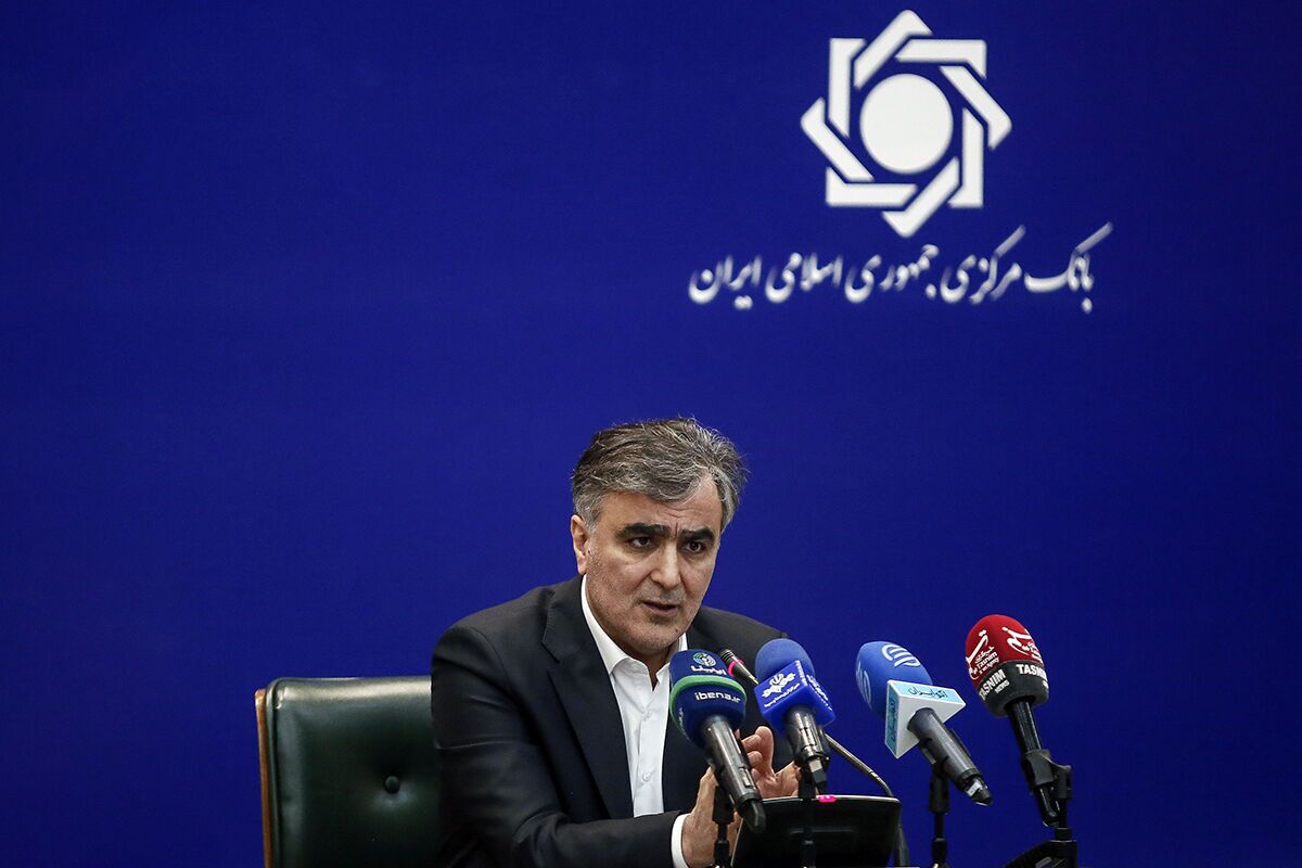 فرزین: آرامش را به بازار ارز، کالا و بورس بازمی‌گردانیم