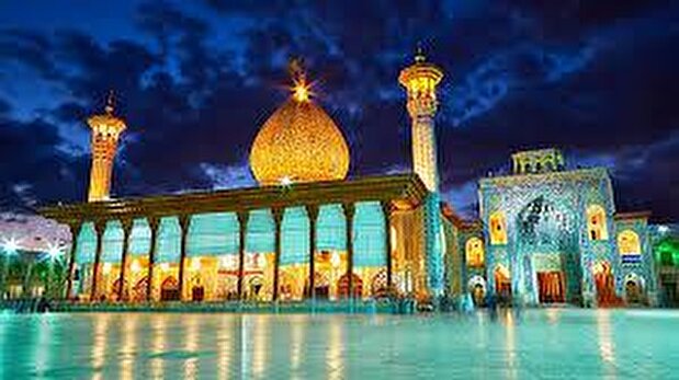 فیلم / آئین غبارروبی و عطرافشانی حرم شاهچراغ (ع)