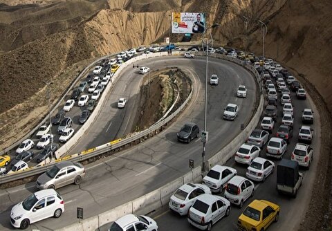 تداوم ترافیک فوق سنگین در جاده چالوس/ مسیر‌های جایگزین را انتخاب کنید