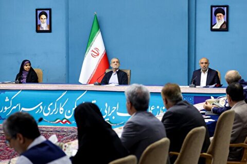 پزشکیان در آیین آغاز ساخت ۹۴ هزار واحد مسکن کارگری: بنگاه‌های تولیدی برای کارگران مسکن بسازند/دولت هم پای کار است