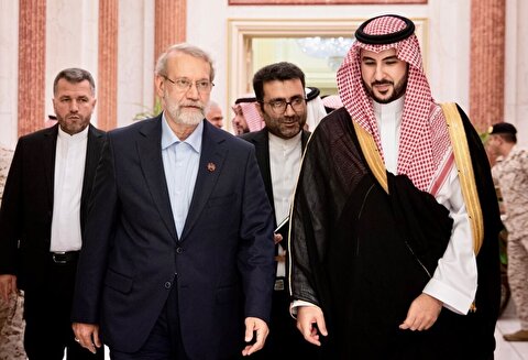 دیدار علی لاریجانی با وزیر دفاع سعودی؛ خالد بن سلمان/گفت‌و‌گو پیرامون تحولات منطقه‌ای و تلاش‌ها برای تقویت امنیت و ثبات