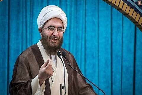 خطیب نماز جمعه تهران: انقلاب اسلامی پرچم عفاف و هویت زن مسلمان را برافراشت
