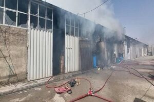 آتش‌سوزی گسترده در دو سوله تولید ساعت در جاده خاوران مهار شد