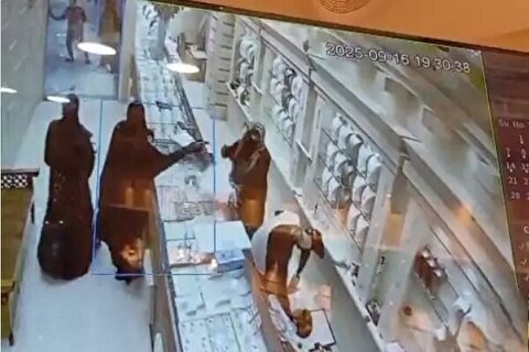 سارق یک لنگه پا برای بازسازی صحنه سرقت طلافروشی درگهان آمد + ویدئو